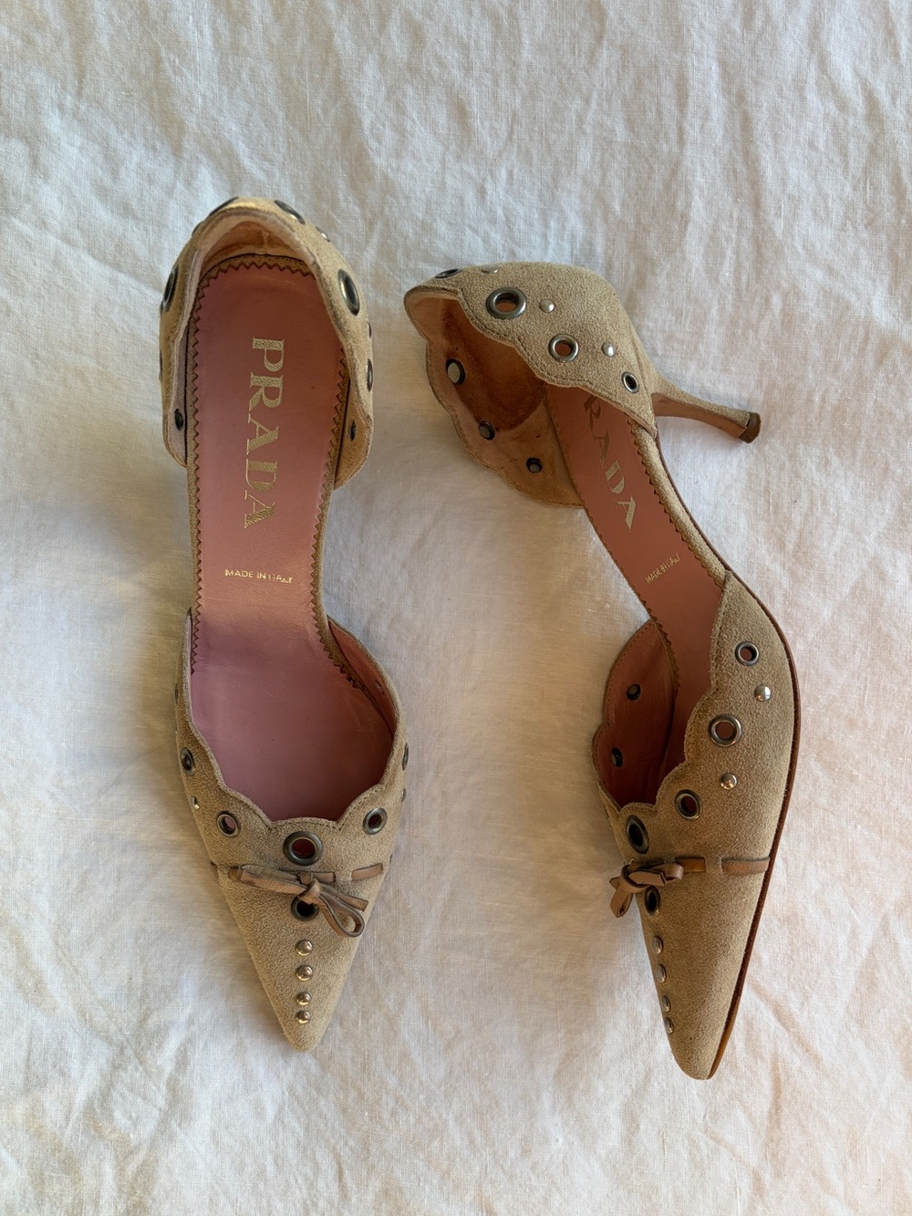 Vintage Prada Suede Bow Eyelet Metal Grommet Pointy Toe Kitten Heels Beige Tan